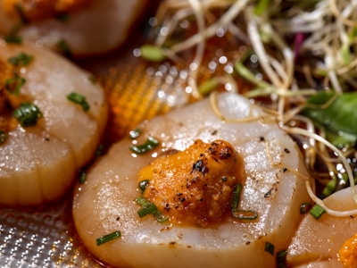 Sizzling Scallops with Garlic